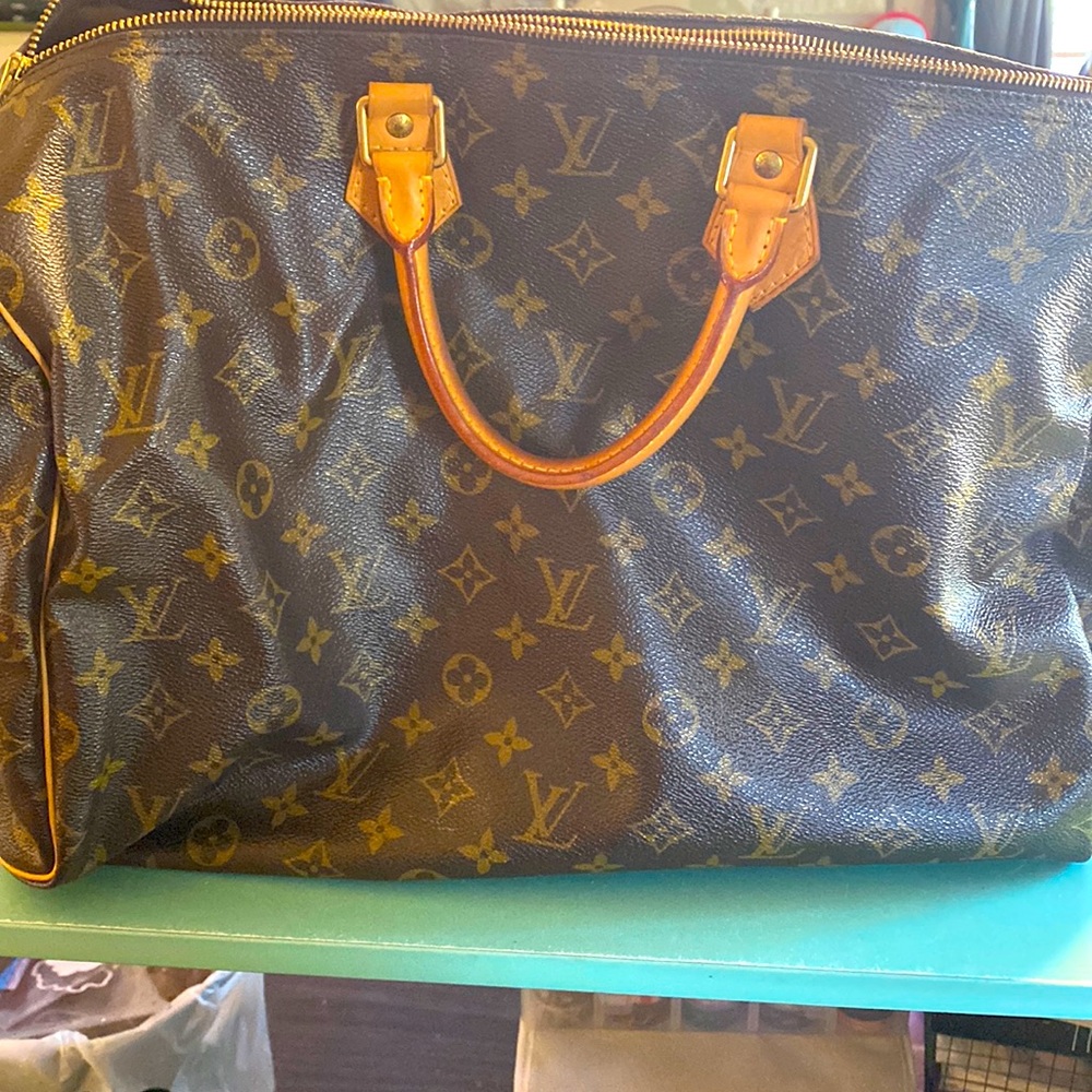 Preloved authentic LV monogram canvas speedy 40